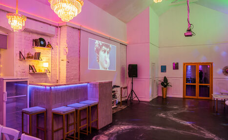 Арендовать Атмосферное пространство с верандой для любых мероприятий