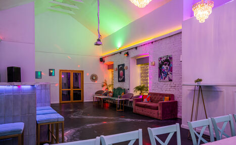 Арендовать Атмосферное пространство с верандой для любых мероприятий