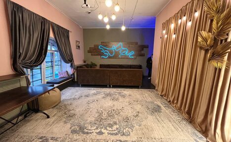 Арендовать Уютный лофт-зал с красивым видом