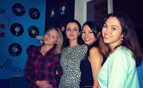 Арендовать Типичный Питер. Лофт-зал в стиле диско