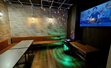 Арендовать Типичный Питер. Лофт-зал в полосатом стиле