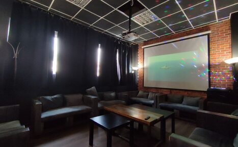 Арендовать Типичный Питер. Зал с играми