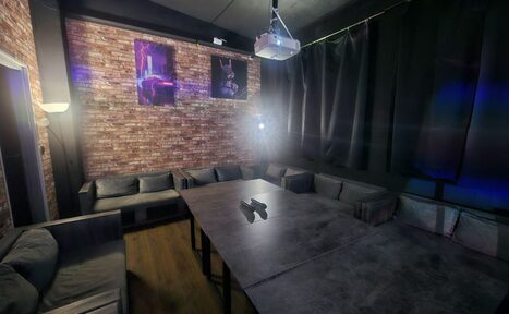 Арендовать Типичный Питер. Зал с играми