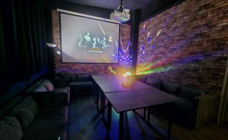 Арендовать Типичный Питер. Зал с играми