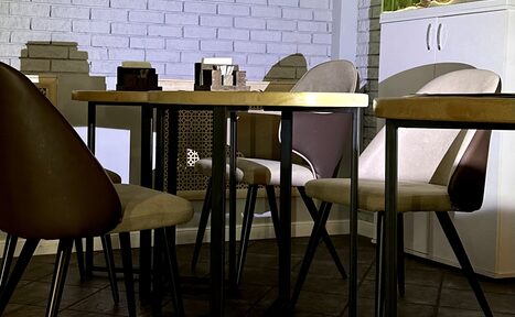 Арендовать ДеловРаке Светлый бар под закрытие