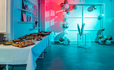 Арендовать Светлый зал с барной стойкой