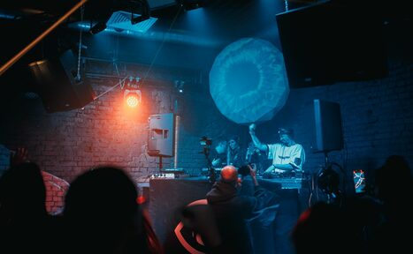 Арендовать BarFly. Просторный клубный лофт