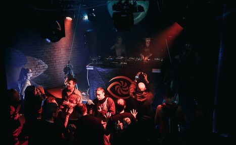 Арендовать BarFly. Просторный клубный лофт