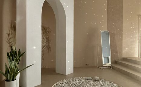 Арендовать Светлый зал в бежевых тонах