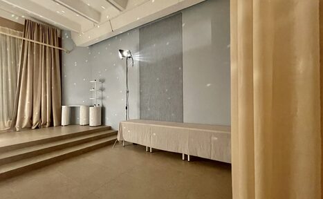 Арендовать Светлый зал в бежевых тонах