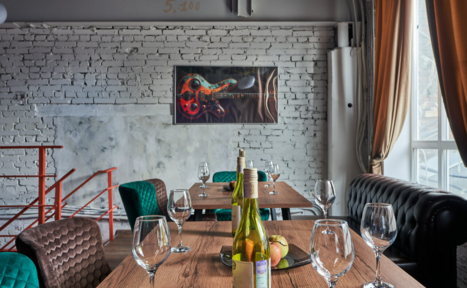 Арендовать Двухуровневый лофт из белого кирпича