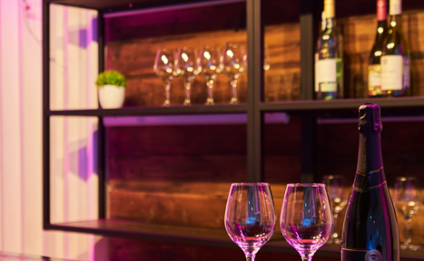 Арендовать Двухуровневый лофт из белого кирпича