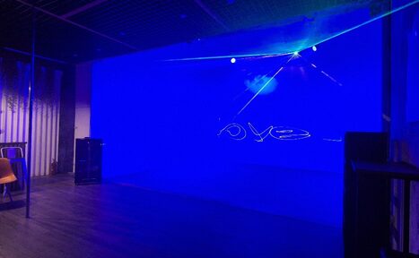 Арендовать Двухуровневый лофт из белого кирпича