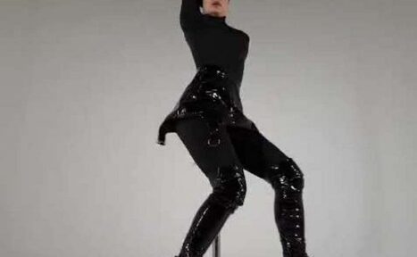 Арендовать Двухуровневый лофт из белого кирпича