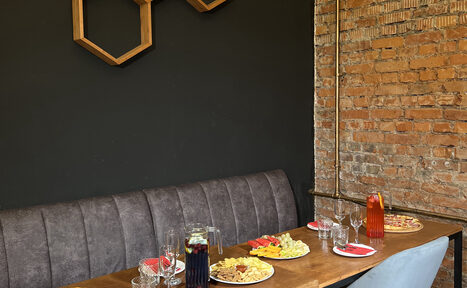 Арендовать Лофт малый. Яркий лофт-зал