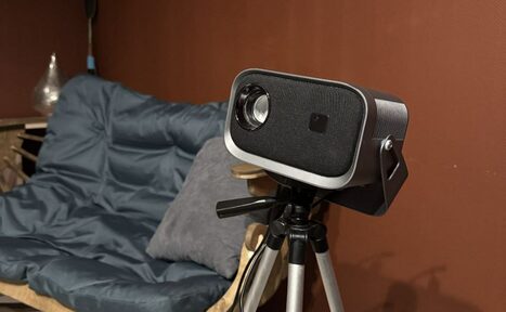 Арендовать Тёмная комната с проектором