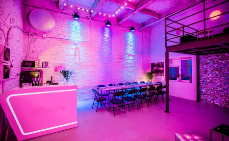 Арендовать Футуристический двухуровневый лофт