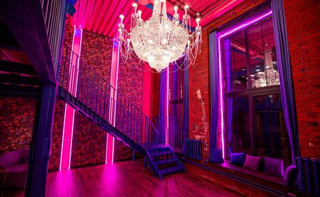 Арендовать Стильный двухуровневый лофт