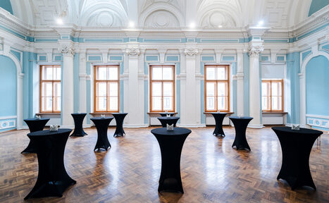 Арендовать Светлый зал в классическом стиле
