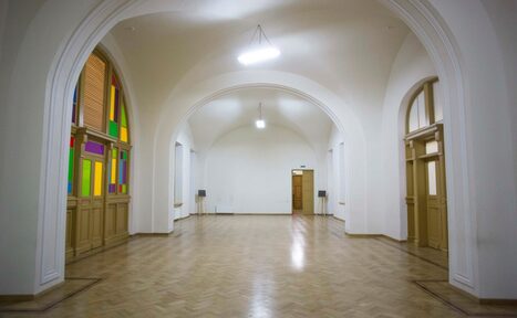 Арендовать Выставочный зал в классическим стиле