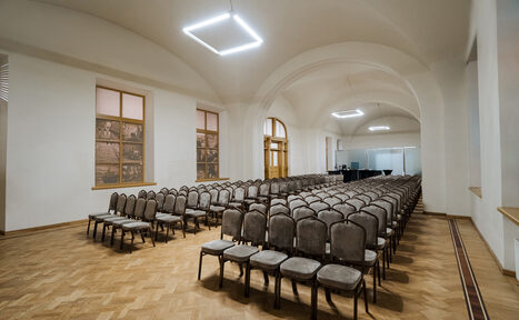 Арендовать Выставочный зал в классическим стиле