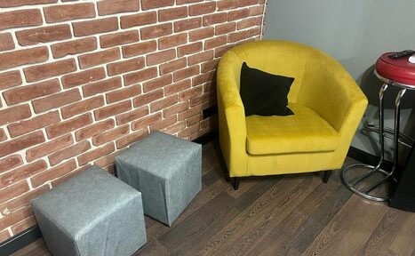 Арендовать Светлая комната на 12 человек