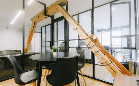 Арендовать Переговорная со стеклянной стеной