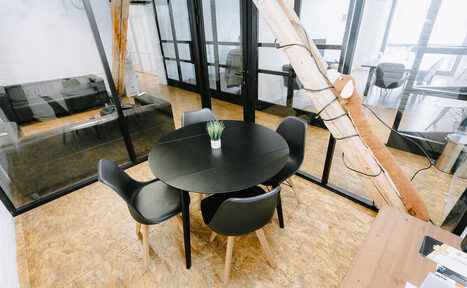 Арендовать Переговорная со стеклянной стеной