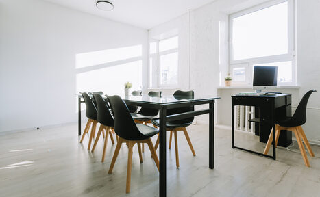 Арендовать Современная светлая переговорная