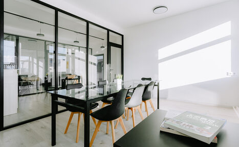 Арендовать Современная светлая переговорная