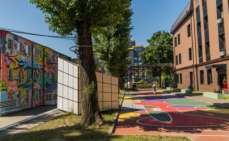 Арендовать Яркое уличное пространство