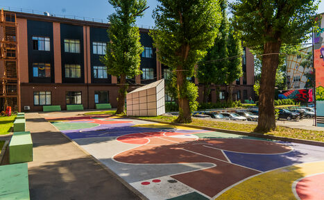 Арендовать Яркое уличное пространство