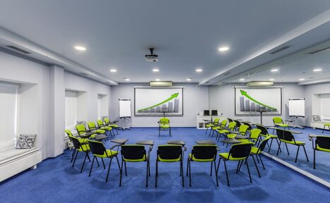 Арендовать Яркий конференц-зал