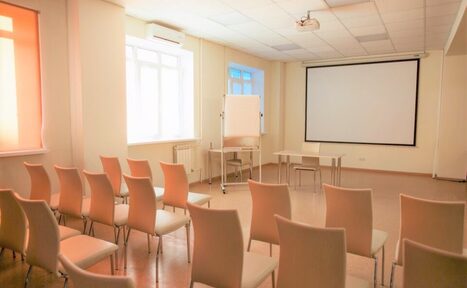 Арендовать Светлый конференц-зал