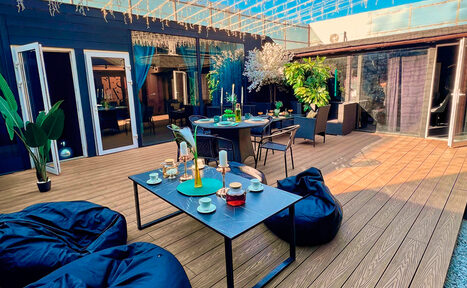 Арендовать ИглуЛофт. Свифт. Античный лофт-зал с неоном