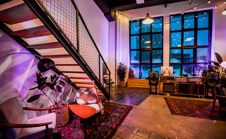 Арендовать Дизайнерское двухуровневое пространство