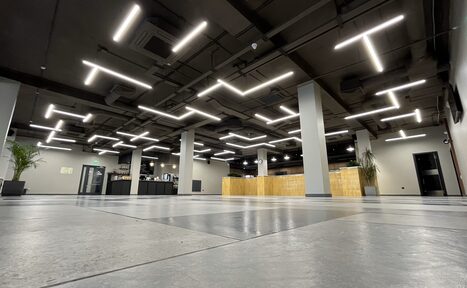 Арендовать Пространство с большими окнами для ваших мероприятий