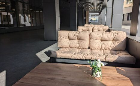 Арендовать Пространство с большими окнами для ваших мероприятий