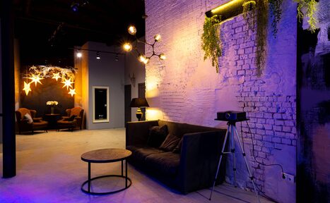 Арендовать Clever Loft (Клевер лофт). Лофт в эко-стиле с большими окнами и выходом на веранду
