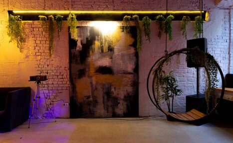 Арендовать Clever Loft (Клевер лофт). Лофт в эко-стиле с большими окнами и выходом на веранду