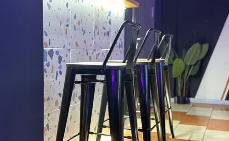 Арендовать Тёмный лофт с современным дизайном