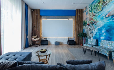 Арендовать Зал Сицилия. Современный лофт-зал с высокими потолками