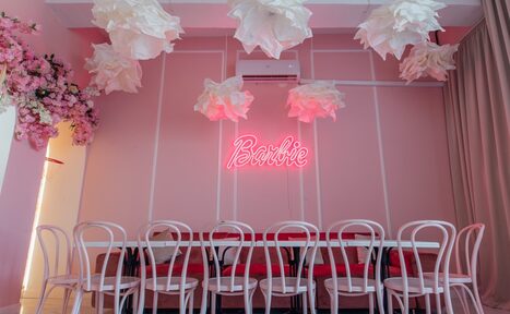 Арендовать Зал Барби. Лофт с нежными цветами
