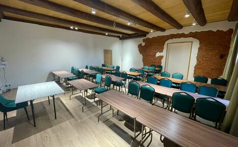 Арендовать Просторный зал для деловых мероприятий