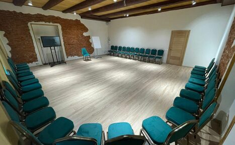 Арендовать Просторный зал для деловых мероприятий