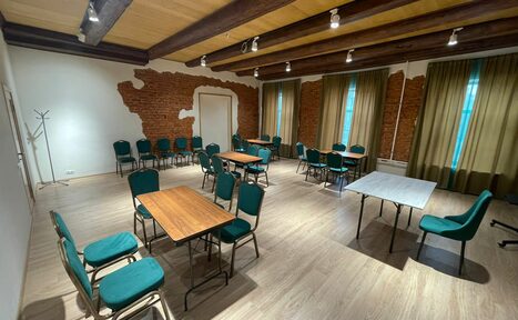 Арендовать Просторный зал для деловых мероприятий