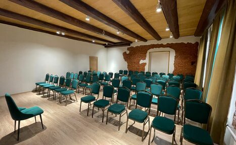 Арендовать Просторный зал для деловых мероприятий