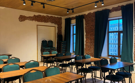 Арендовать Зал средних размеров для деловых мероприятий