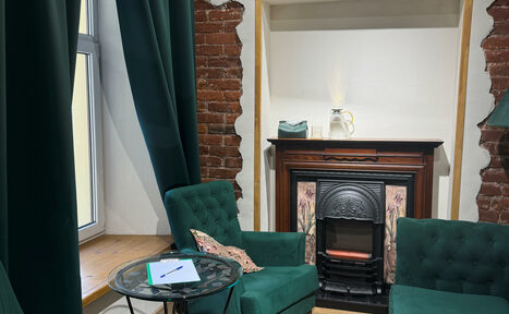 Арендовать Комфортный кабинет с камином