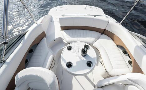 Арендовать Белоснежный катер для мероприятий